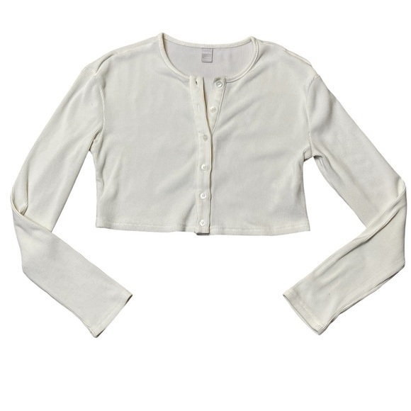 Musera Ribbed Button Cropped Cardigan - Picture 1 of 7